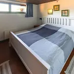 בית נופש The Yellow House 200 Metres From The